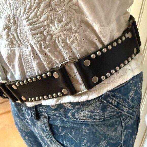 Very Worn Studded Black Leather Belt Leatherock - Picture 6 of 10